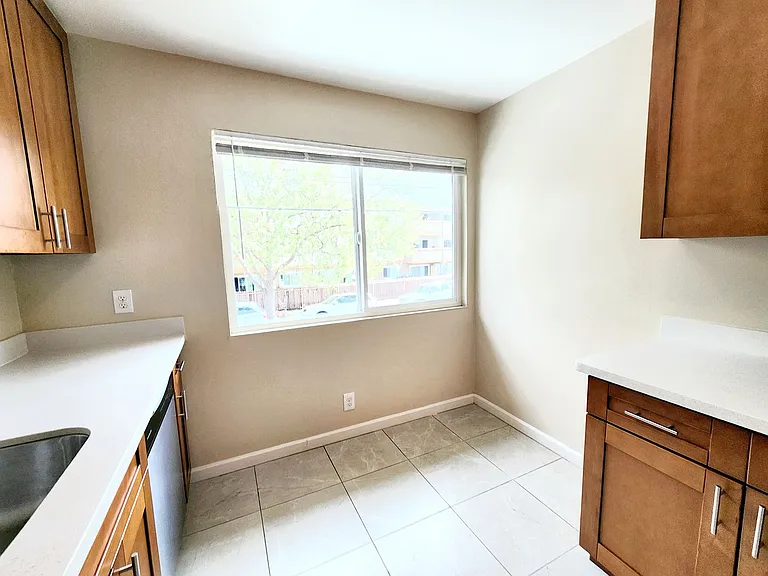 416 Poplar Ave — Photo 8