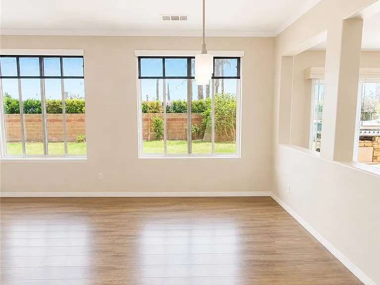 1695 Larkspur Ln — Photo 3