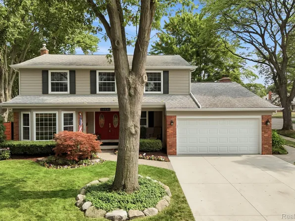 15338 Susanna Cir, Livonia, MI 48154