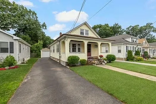 3 bed, 1.0 bath, 1610 sqft, $3,300 — Photo 3
