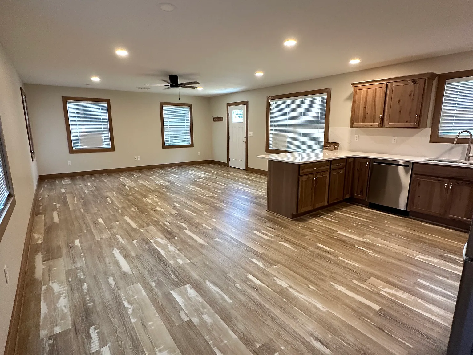 2 bed, 1260 sqft, $1,600 — Photo 2