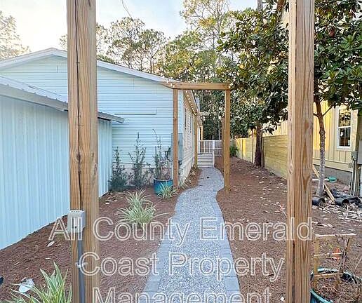 5th image of 444 Montigo Ave N