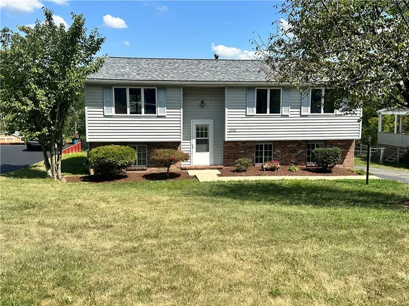 203 Farmbrook Dr, Greensburg, PA 15601