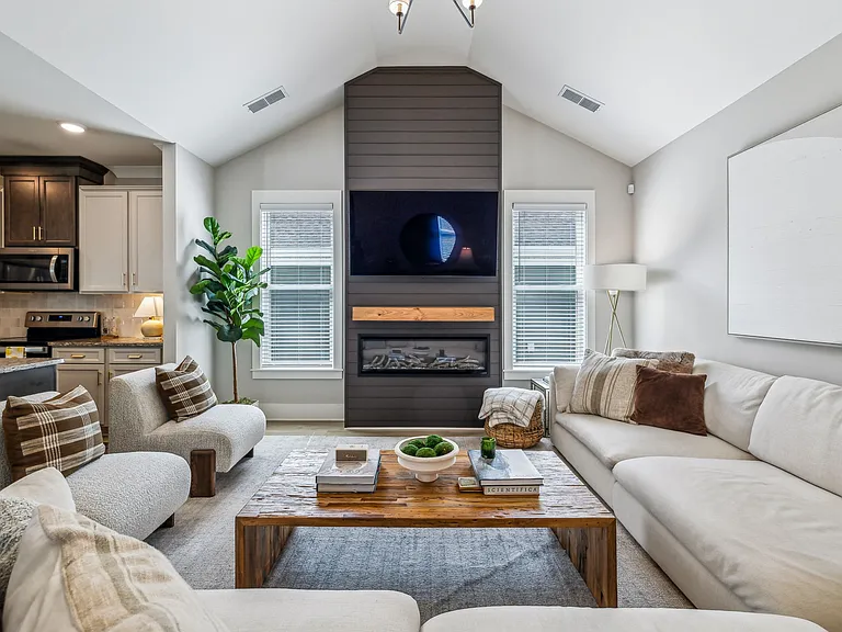 7560 Maggie Dr — Photo 14