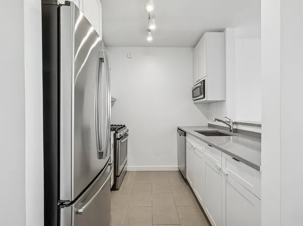 420 West 42nd Street image 7 of 28