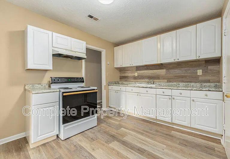 3400 Walnut Ave SW — Photo 5