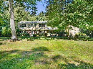 545 Surrey Ln, Fairfield, CT 06824