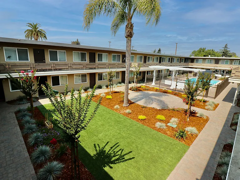 Coral Gardens Apartments — Photo 49