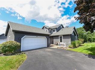 30 Seascape Dr, Rochester, NY 14612