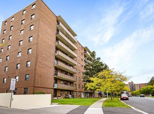 20 Paisley Blvd W, Mississauga, ON L5B1C8