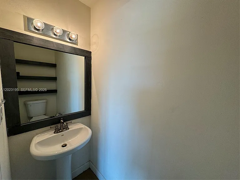 529 NE 62nd St #404 — Photo 4
