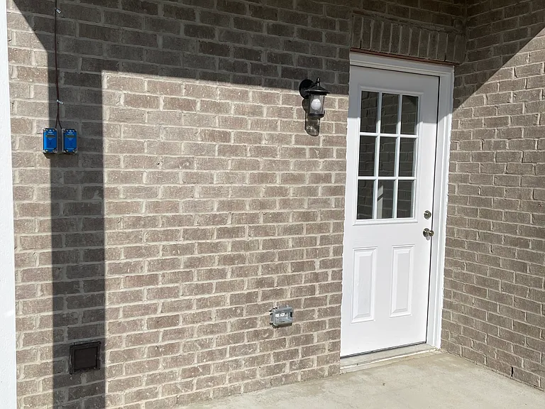 90 Court Yard Ln #9 — Photo 17