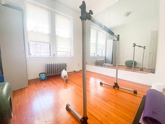 Rented by RealTegrity NY LLC | media 12