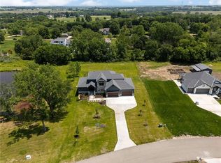 17894 169th St, Basehor, KS 66007