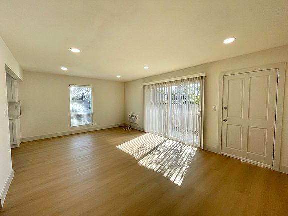 4th image of 10193-10195 Park Cir W #1