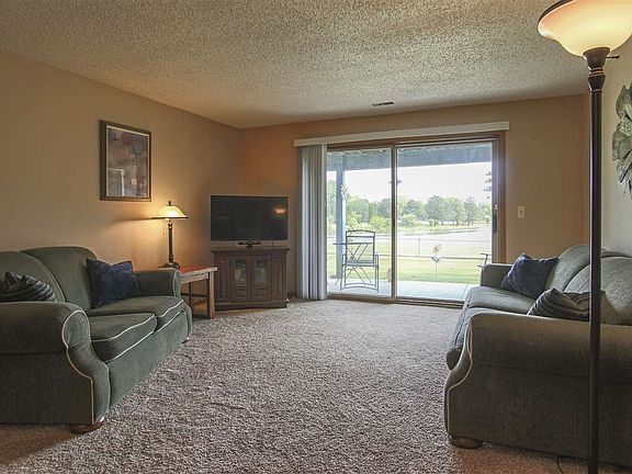 5th image of 227 Southbrooke Dr APT 1