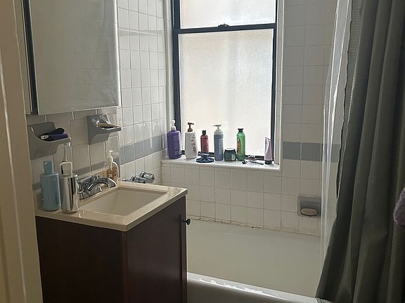 4th image of 509 Cathedral Pkwy Unit 8C