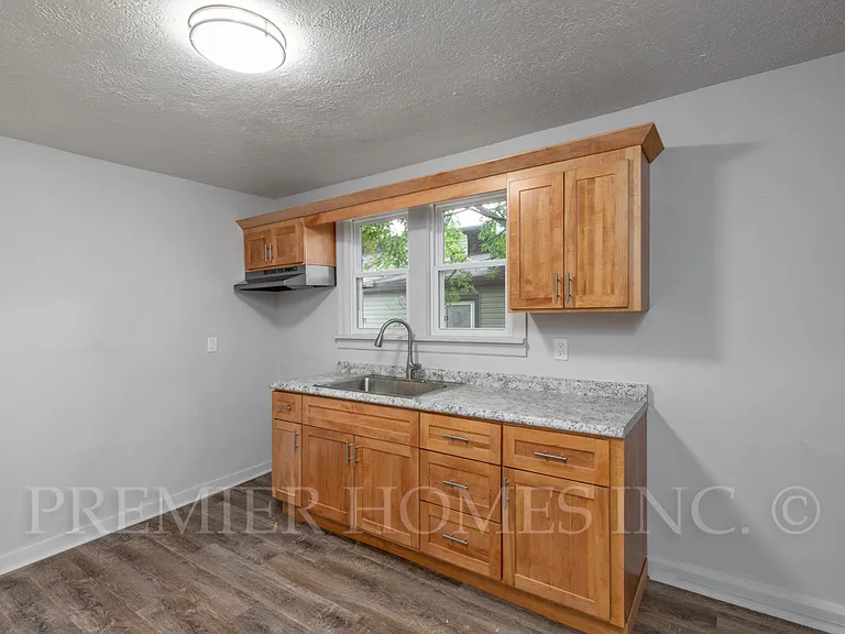 1738 Harrisburg Rd NE — Photo 9