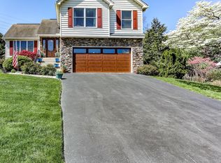 632 Randall Cir, Hummelstown, PA 17036