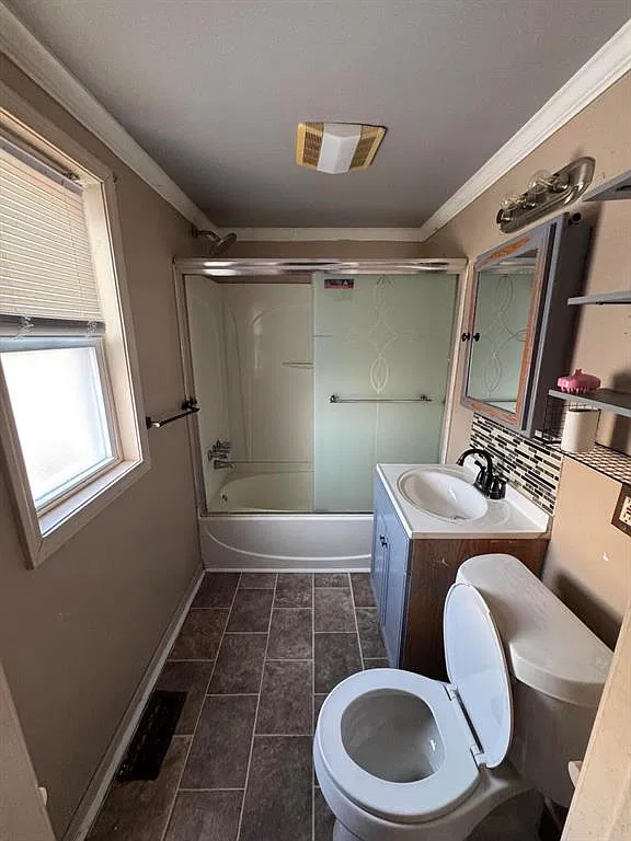 3 bed, 920 sqft, $1,350 — Photo 1