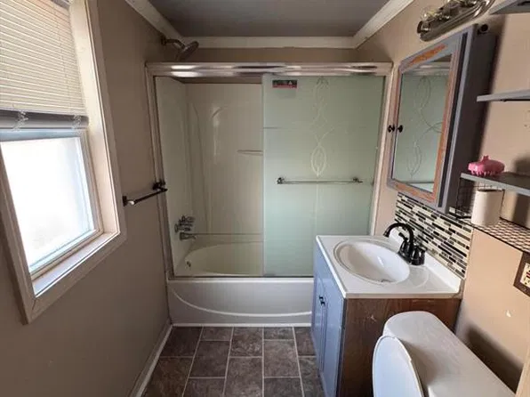 17125 Dora St, Melvindale, MI 48122