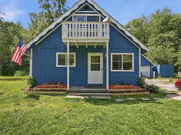 1699 Ditty Rd, Kimball, MI 48074