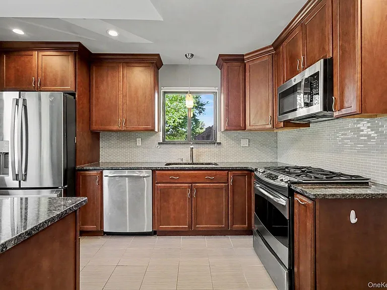 212 Old Farm Ln — Photo 6