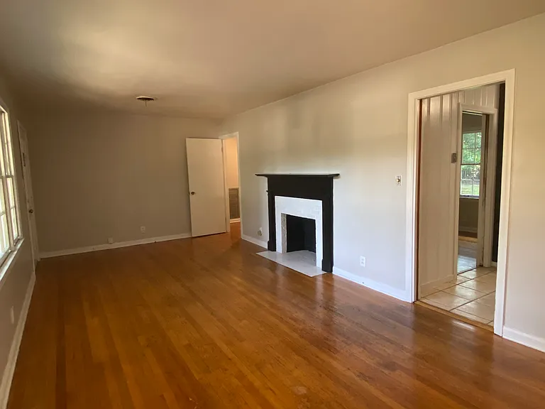 4672 Pinewood Dr N — Photo 2