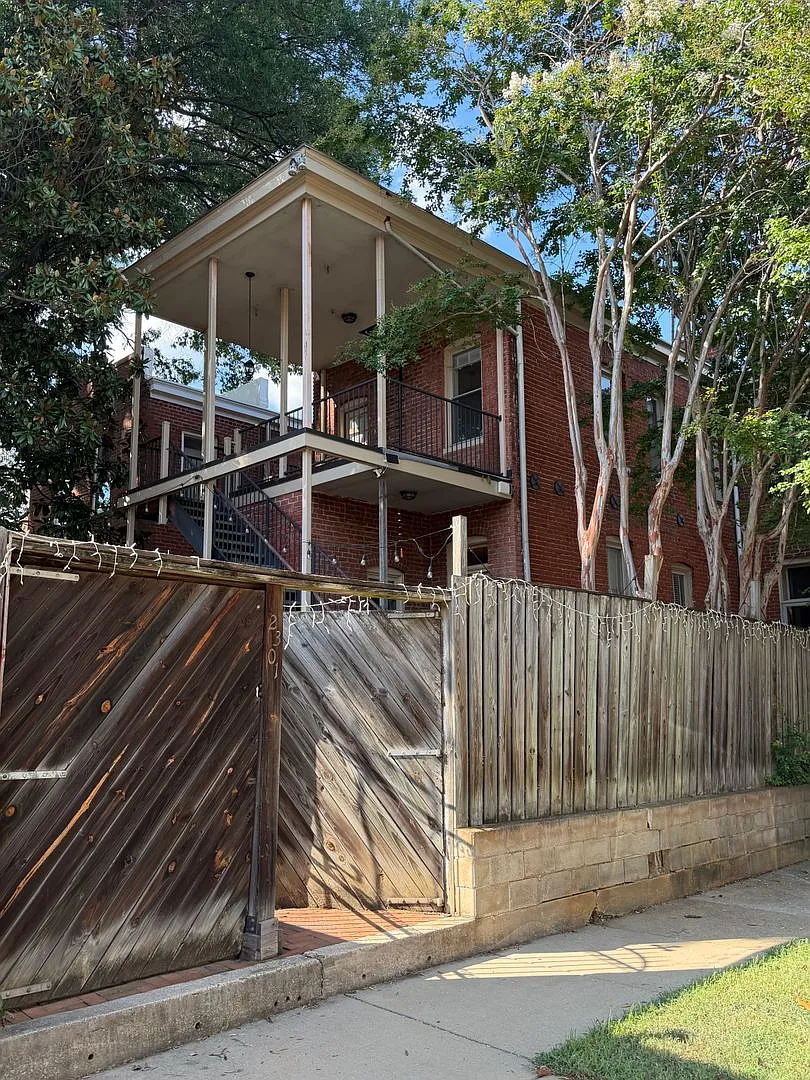 2301 W Grace Street — Photo 3