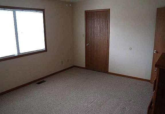 3rd image of 8A Dawson Cir