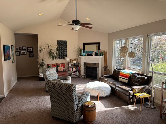 5th image of 3156 Hillcrest Dr