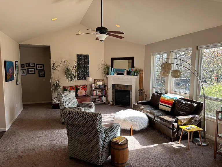 3156 Hillcrest Dr — Photo 5