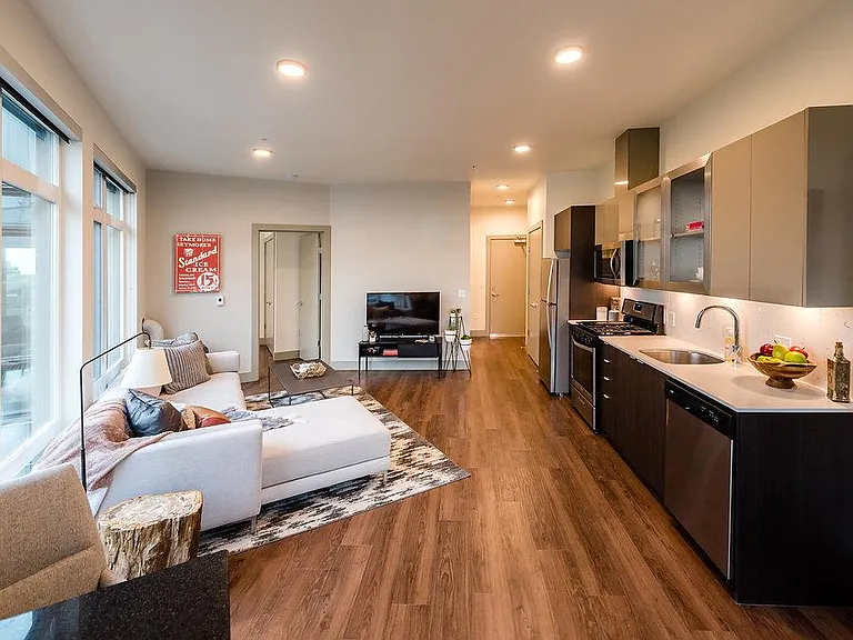 Broadcast Apartments — Photo 15