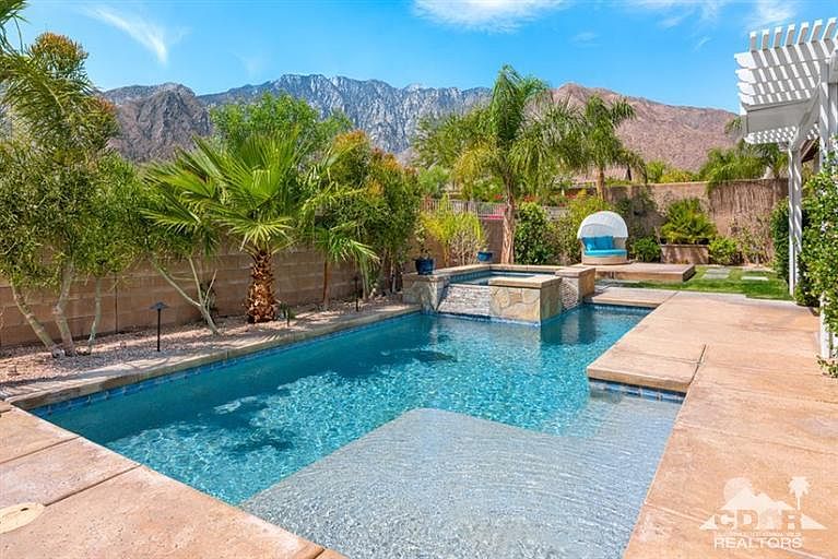 1st image of 925 Tierra Ln