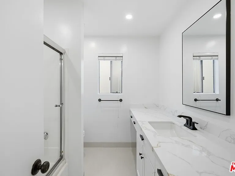 13025 Moorpark St #106 — Photo 13