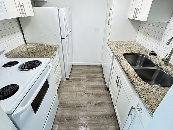 4th image of 379 47th Ave N APT 106