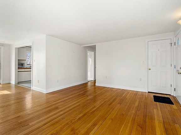 5th image of 10 Lodge Rd