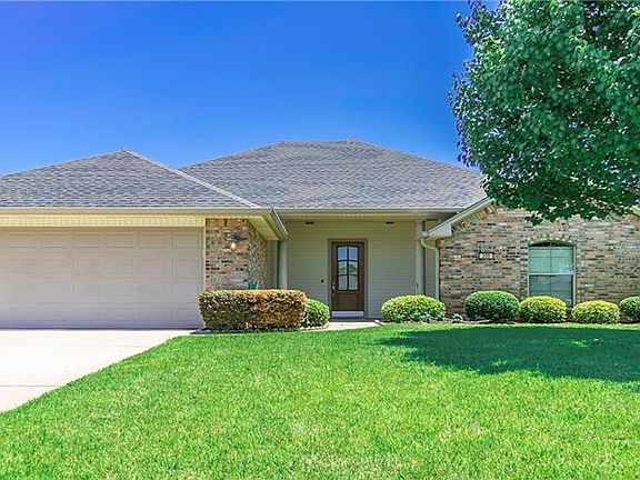 3rd image of 300 Bradford Cir