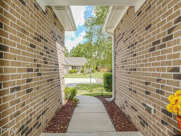 5th image of 190 Emberwood Drive