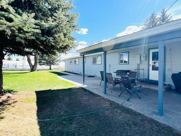 492 N Main St, Thayne, WY 83127