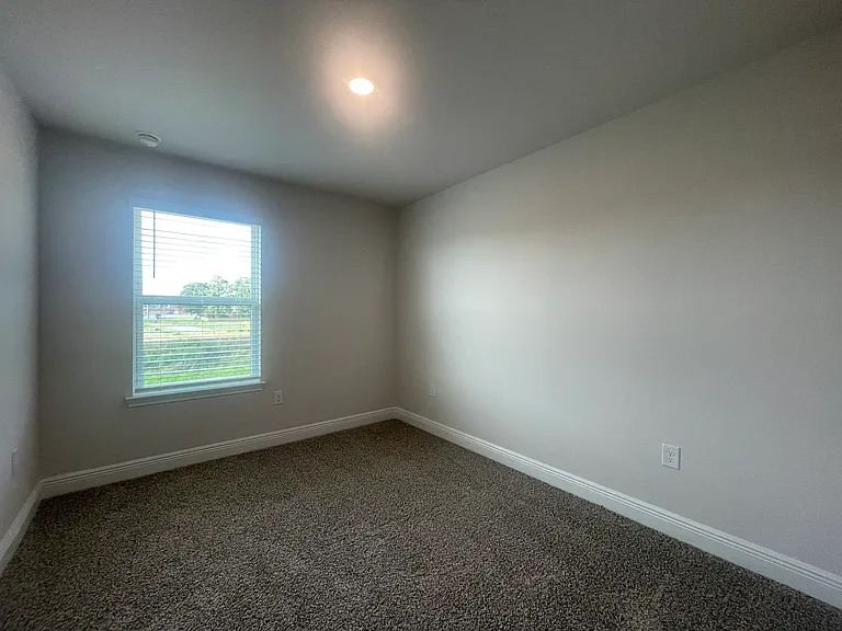 328 Callie Dr — Photo 10