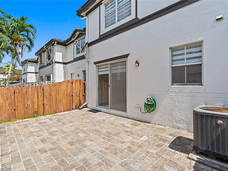 11476 NW 77th Ln — Photo 37