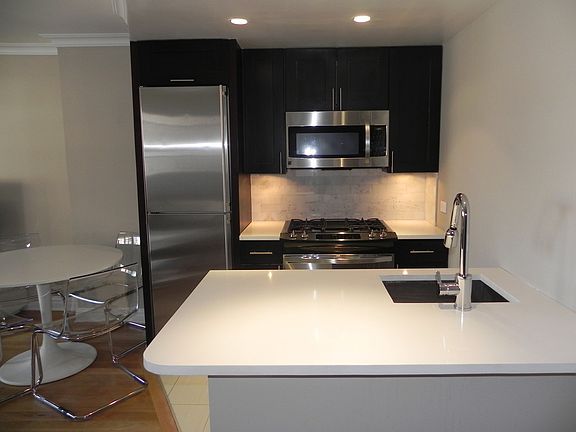 3rd image of 80 N Moore St APT 11D