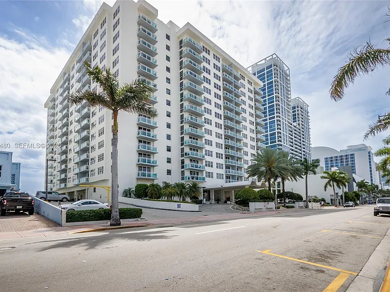 6917 Collins Ave #1609 — Photo 42