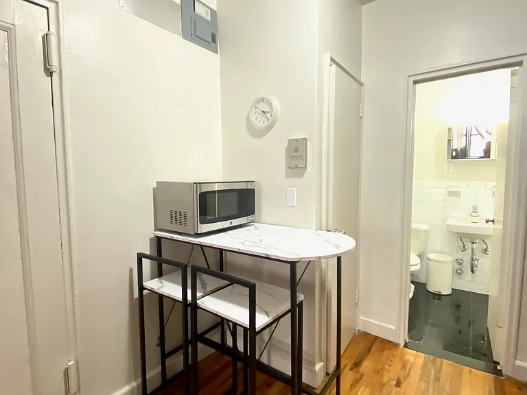 1553 York Ave #D — Photo 4
