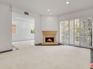 132 S Maple Dr Unit 201, Beverly Hills, CA 90212