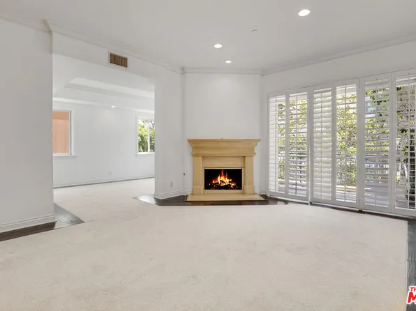 132 S Maple Dr Unit 201, Beverly Hills, CA 90212