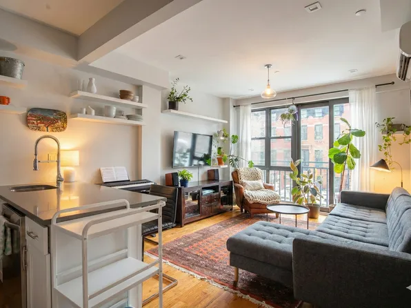 405 Quincy Street image 1 of 7