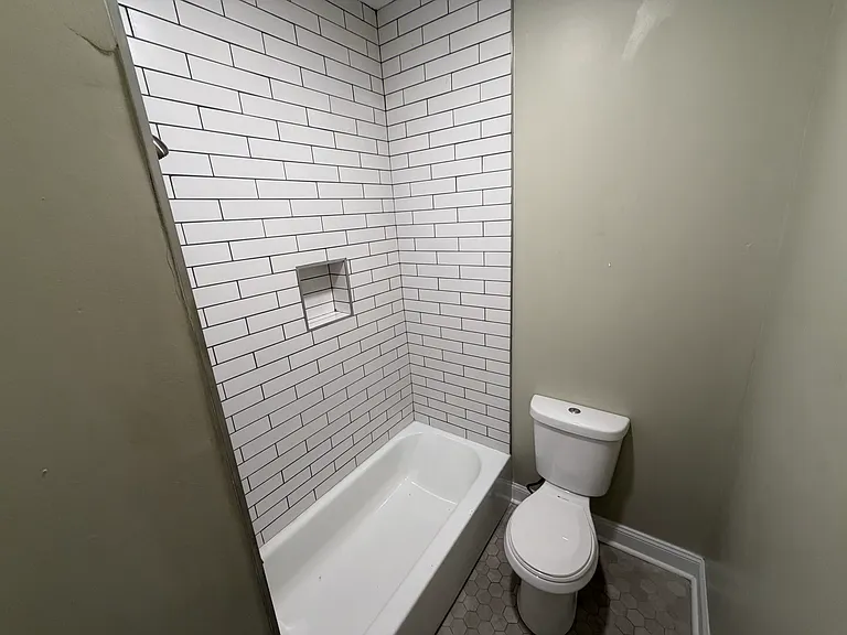 47-49 S Monroe Ave #49 — Photo 14