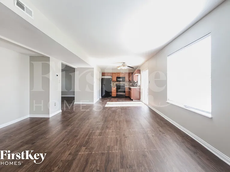 2814 Rothe Ln — Photo 6